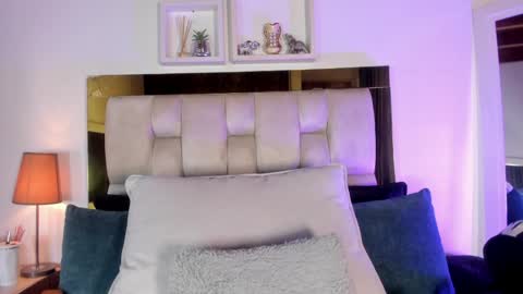 Snapshot of _emily_r chatting on 04/07/26, 12:16 Isabella online show from 04/07/26, 12:16