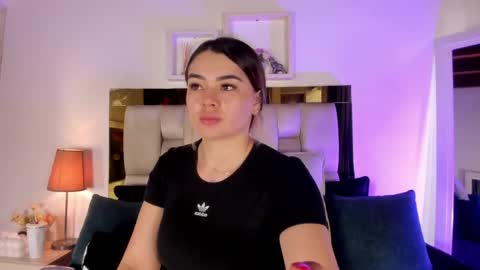 Snapshot of _emily_r chatting on 04/11/26, 12:09 Isabella online show from 04/11/26, 12:09