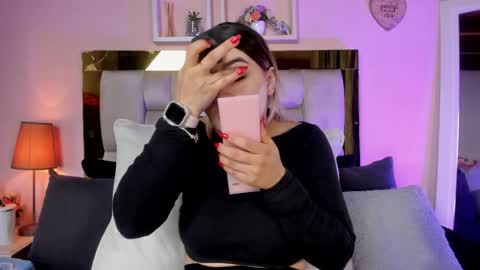 Snapshot of _emily_r chatting on 04/16/26, 12:06 Isabella online show from 04/16/26, 12:06