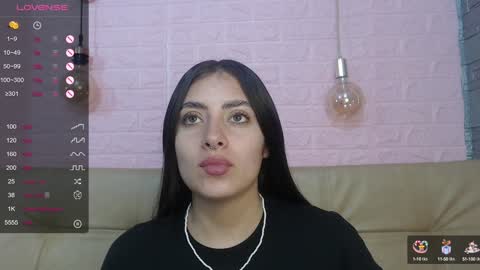 Snapshot of _emma_diamond_ chatting on 12/28/24, 06:50 Emma online show from 12/28/24, 06:50