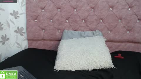 Snapshot of _emma_diamond_ chatting on 02/10/25, 11:34 Emma online show from 02/10/25, 11:34