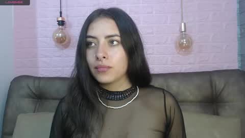 Snapshot of _emma_diamond_ chatting on 02/13/25, 05:01 Emma online show from 02/13/25, 05:01