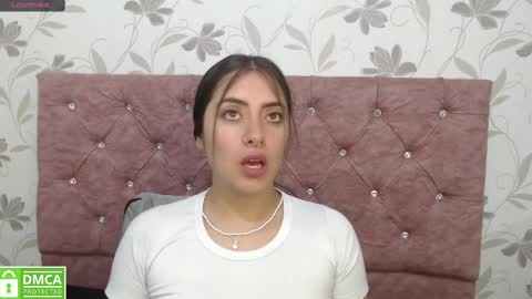 Snapshot of _emma_diamond_ chatting on 02/18/25, 04:26 Emma online show from 02/18/25, 04:26
