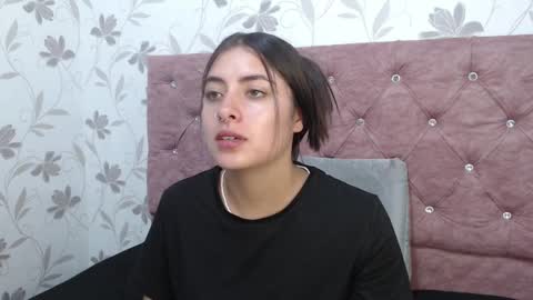 Snapshot of _emma_diamond_ chatting on 03/10/25, 01:12 Emma online show from 03/10/25, 01:12
