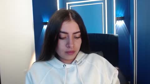 Snapshot of _emma_diamond_ chatting on 10/04/25, 11:03 Emma online show from 10/04/25, 11:03