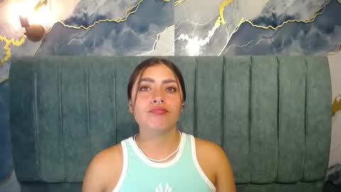 Snapshot of _emma_diamond_ chatting on 10/22/25, 02:23 Emma online show from 10/22/25, 02:23