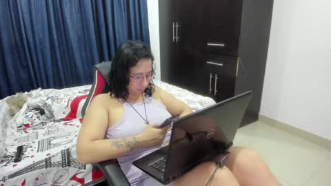 Emma online show from 01/18/25, 03:20