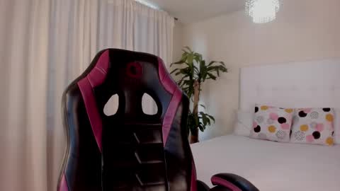 Emma  online show from 11/18/25, 07:40