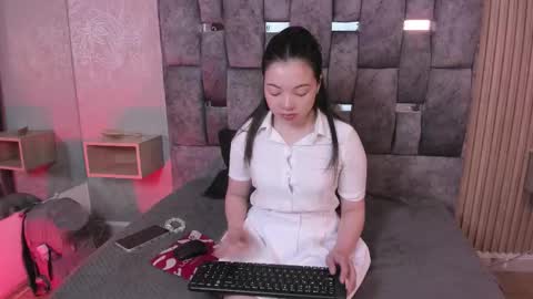 _emma_xoxo online show from 12/03/25, 11:52