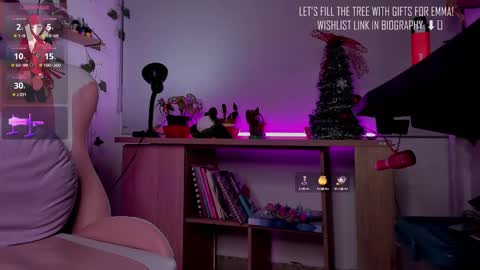 Snapshot of _emmawats chatting on 12/21/24, 01:58 Val Wats online show from 12/21/24, 01:58