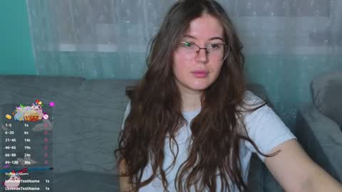 Snapshot of _enni__ chatting on 01/06/25, 07:45 Sam online show from 01/06/25, 07:45