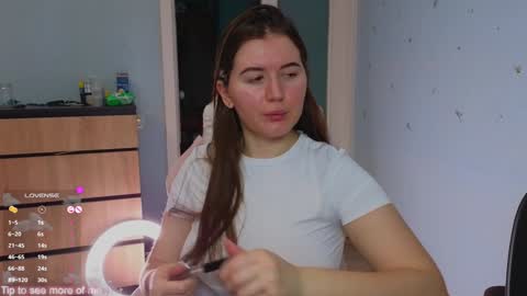 Snapshot of _enni__ chatting on 01/23/25, 06:28 Sam online show from 01/23/25, 06:28