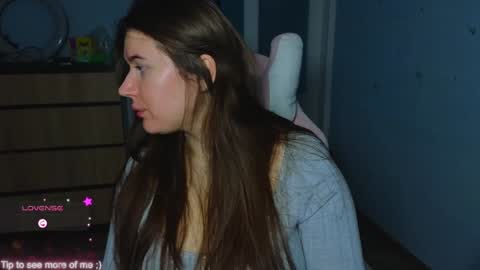 Snapshot of _enni__ chatting on 02/05/25, 01:33 Sam online show from 02/05/25, 01:33