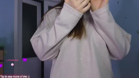 Snapshot of _enni__ chatting on 02/11/25, 06:01 Sam online show from 02/11/25, 06:01