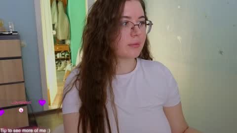 Snapshot of _enni__ chatting on 02/23/25, 01:53 Sam online show from 02/23/25, 01:53