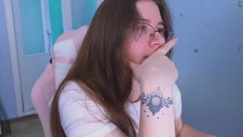 Snapshot of _enni__ chatting on 03/02/25, 12:54 Sam online show from 03/02/25, 12:54