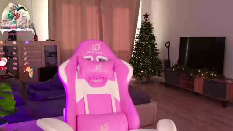 Snapshot of _enternity_ chatting on 12/15/24, 06:29 Mia online show from 12/15/24, 06:29