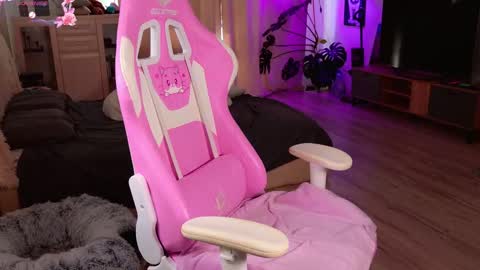 Snapshot of _enternity_ chatting on 09/11/25, 03:50 Mia online show from 09/11/25, 03:50