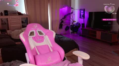 Snapshot of _enternity_ chatting on 09/13/25, 05:29 Mia online show from 09/13/25, 05:29