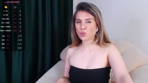 Snapshot of _esmeraldiyaa_ chatting on 12/27/24, 08:50 _esmeraldiyaa_ online show from 12/27/24, 08:50