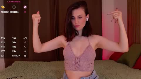 _esmeraldiyaa_ online show from 12/19/25, 01:23