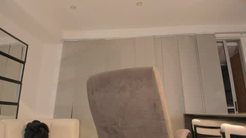 Snapshot of _evaa chatting on 06/05/26, 12:39 Eva online show from 06/05/26, 12:39