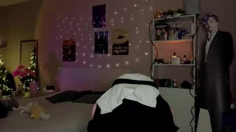 EveEva online show from 12/23/25, 03:48