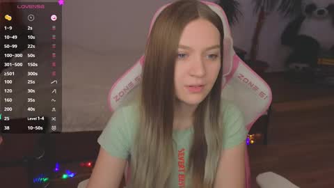 Snapshot of _evellyn_ chatting on 12/12/24, 06:25 Evie online show from 12/12/24, 06:25