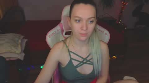 Snapshot of _evellyn_ chatting on 12/17/24, 08:23 Evie online show from 12/17/24, 08:23