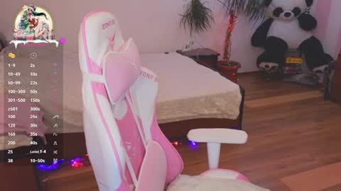 Snapshot of _evellyn_ chatting on 12/22/24, 05:34 Evie online show from 12/22/24, 05:34