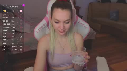 Snapshot of _evellyn_ chatting on 01/11/25, 07:49 Evie online show from 01/11/25, 07:49