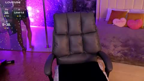 Snapshot of _f_r_a_u_ chatting on 10/13/25, 01:05 F R A U online show from 10/13/25, 01:05