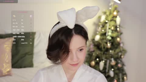 Essie  online show from 01/12/25, 12:39