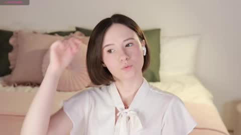 Essie  online show from 03/07/25, 07:52