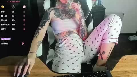 Snapshot of _feralberry__ chatting on 12/12/24, 02:22 Alis online show from 12/12/24, 02:22