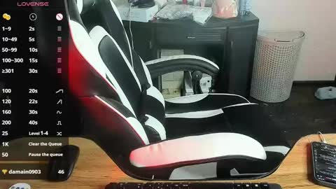 Snapshot of _feralberry__ chatting on 12/13/24, 04:11 Alis online show from 12/13/24, 04:11