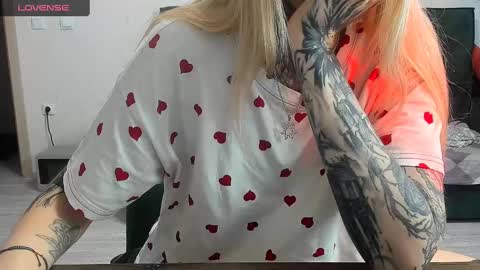 Snapshot of _feralberry__ chatting on 12/27/24, 11:39 Alis online show from 12/27/24, 11:39