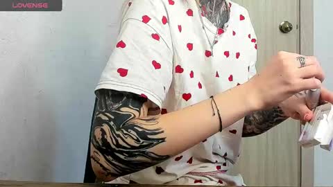 Snapshot of _feralberry__ chatting on 02/28/25, 06:10 Alis online show from 02/28/25, 06:10