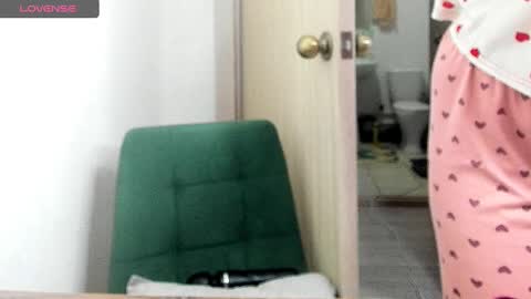 Snapshot of _feralberry__ chatting on 03/03/25, 05:20 Alis online show from 03/03/25, 05:20