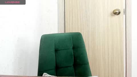 Snapshot of _feralberry__ chatting on 03/05/25, 10:11 Alis online show from 03/05/25, 10:11