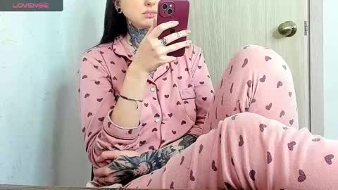 Snapshot of _feralberry__ chatting on 03/06/25, 02:51 Alis online show from 03/06/25, 02:51