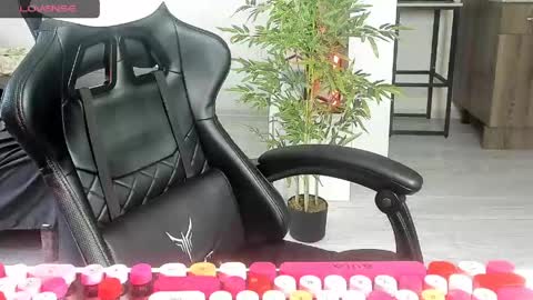 Snapshot of _feralberry__ chatting on 06/08/26, 04:24 Alis online show from 06/08/26, 04:24