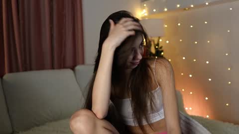 Snapshot of _fluffybunny_ chatting on 12/24/24, 11:28 Goldy Grace online show from 12/24/24, 11:28