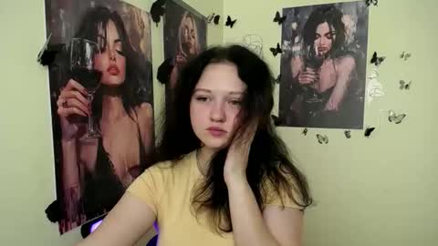 Snapshot of _foxy_lady chatting on 09/15/25, 06:02 Alice online show from 09/15/25, 06:02