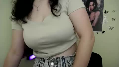 Snapshot of _foxy_lady chatting on 09/20/25, 06:03 Alice online show from 09/20/25, 06:03