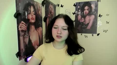 Snapshot of _foxy_lady chatting on 09/23/25, 06:16 Alice online show from 09/23/25, 06:16