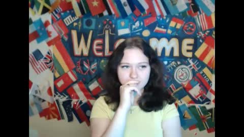 Snapshot of _foxy_lady chatting on 10/14/25, 06:36 Alice online show from 10/14/25, 06:36