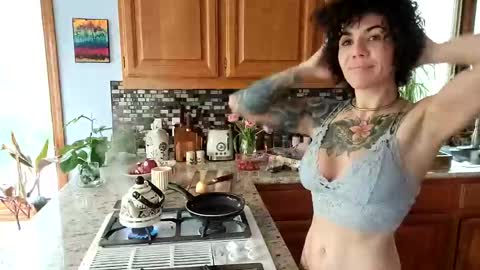 Frankie Rivers allmylinks  online show from 02/17/25, 07:53