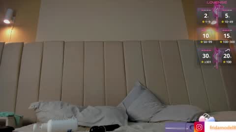 Snapshot of _frida_1 chatting on 01/11/25, 01:11 Frida online show from 01/11/25, 01:11