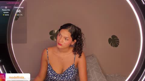 Snapshot of _frida_1 chatting on 10/04/25, 01:42 Frida online show from 10/04/25, 01:42